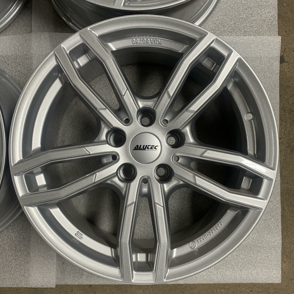 ALUTEC DRIVE POLAR SILVER 7.5x17 5/112 ET27 CB66.5