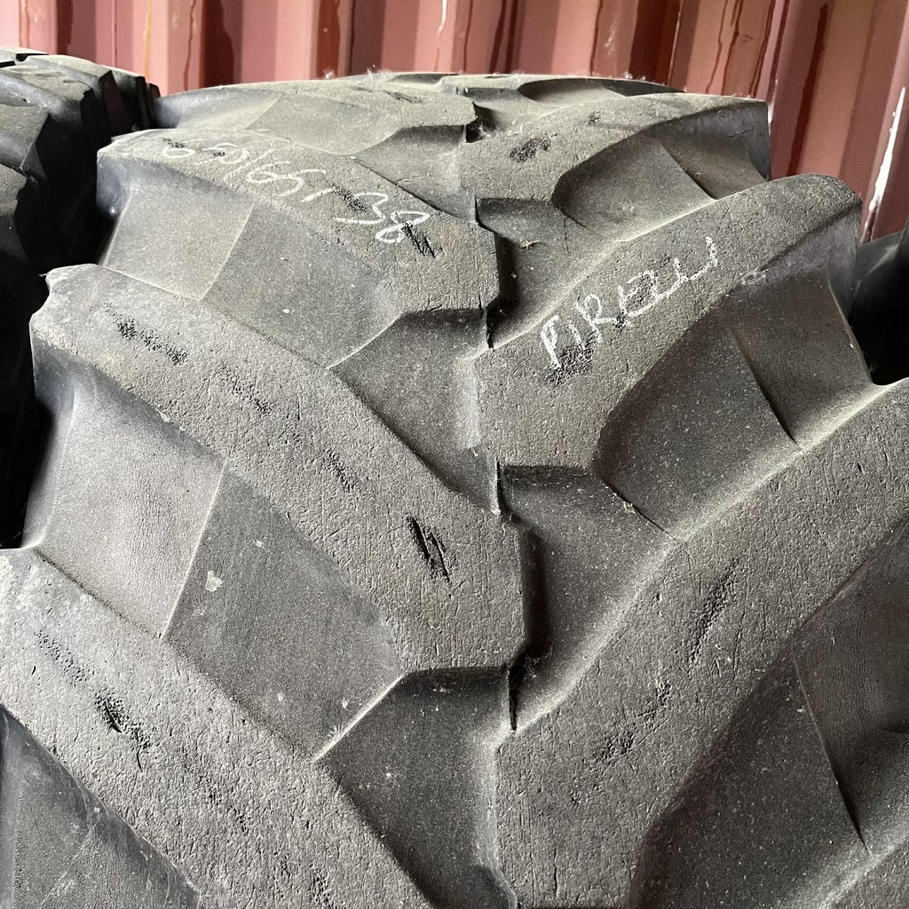 38" - 650/65r38 Pirelli
