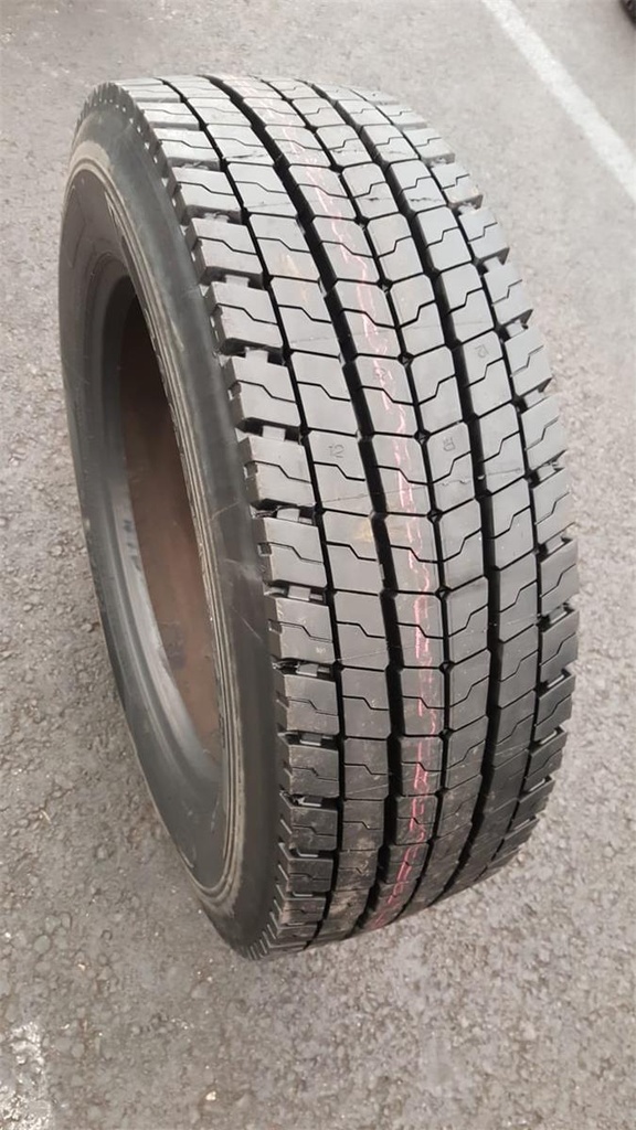 295/80R22.5 KA PINNOITETTU P74 SIS. 1 MICHELIN RUNKO DRIVE