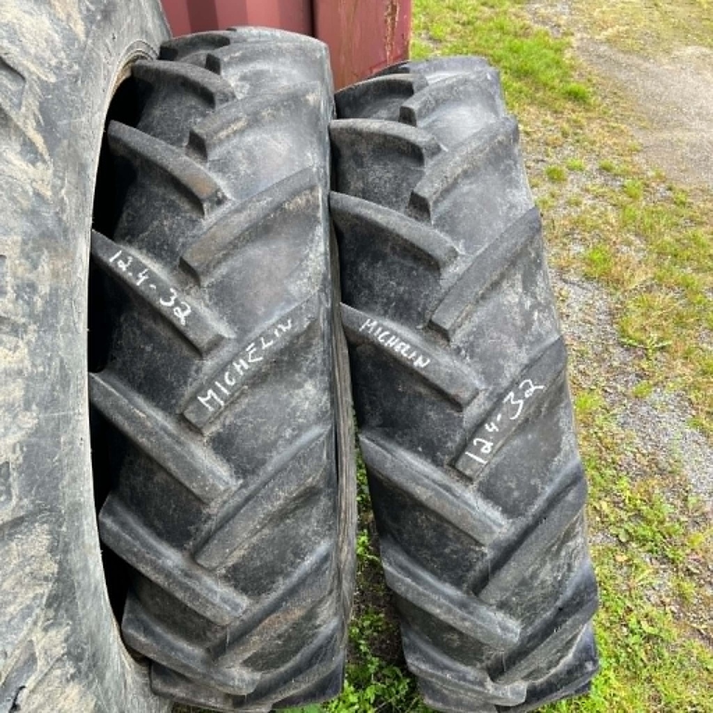 KÄYTETTY 12.4-32 Michelin Bibagrip 3