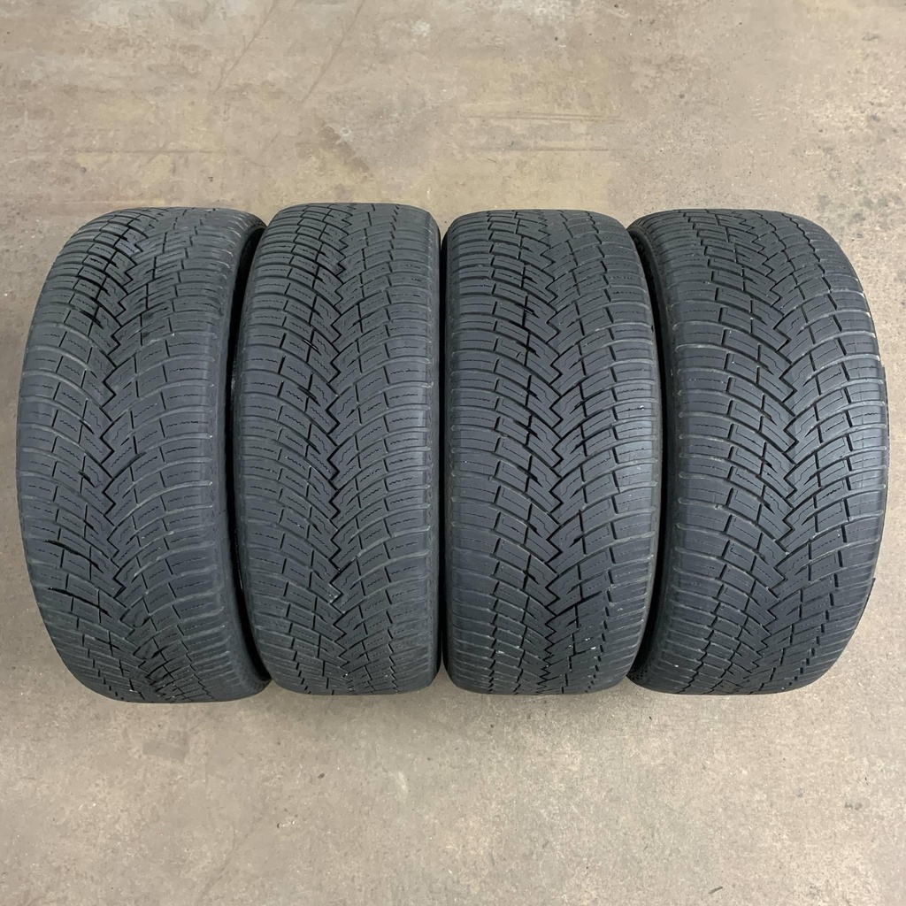 KÄYTETTY ETU: 235/50r19 & TAKA: 255/45r19 Pirelli Scorpion All Season SF2