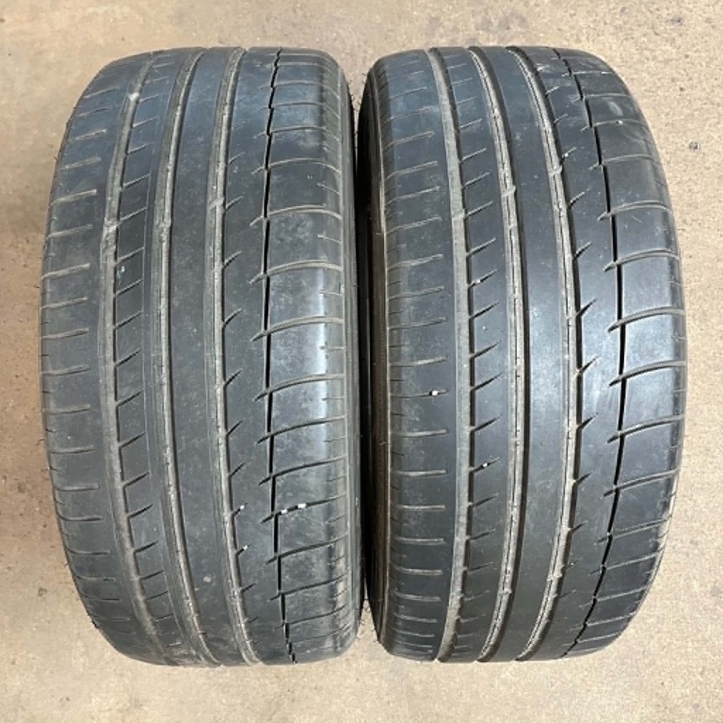 KÄYTETTY 235/40r19 Triangle Sportex TH201 (2 kpl)