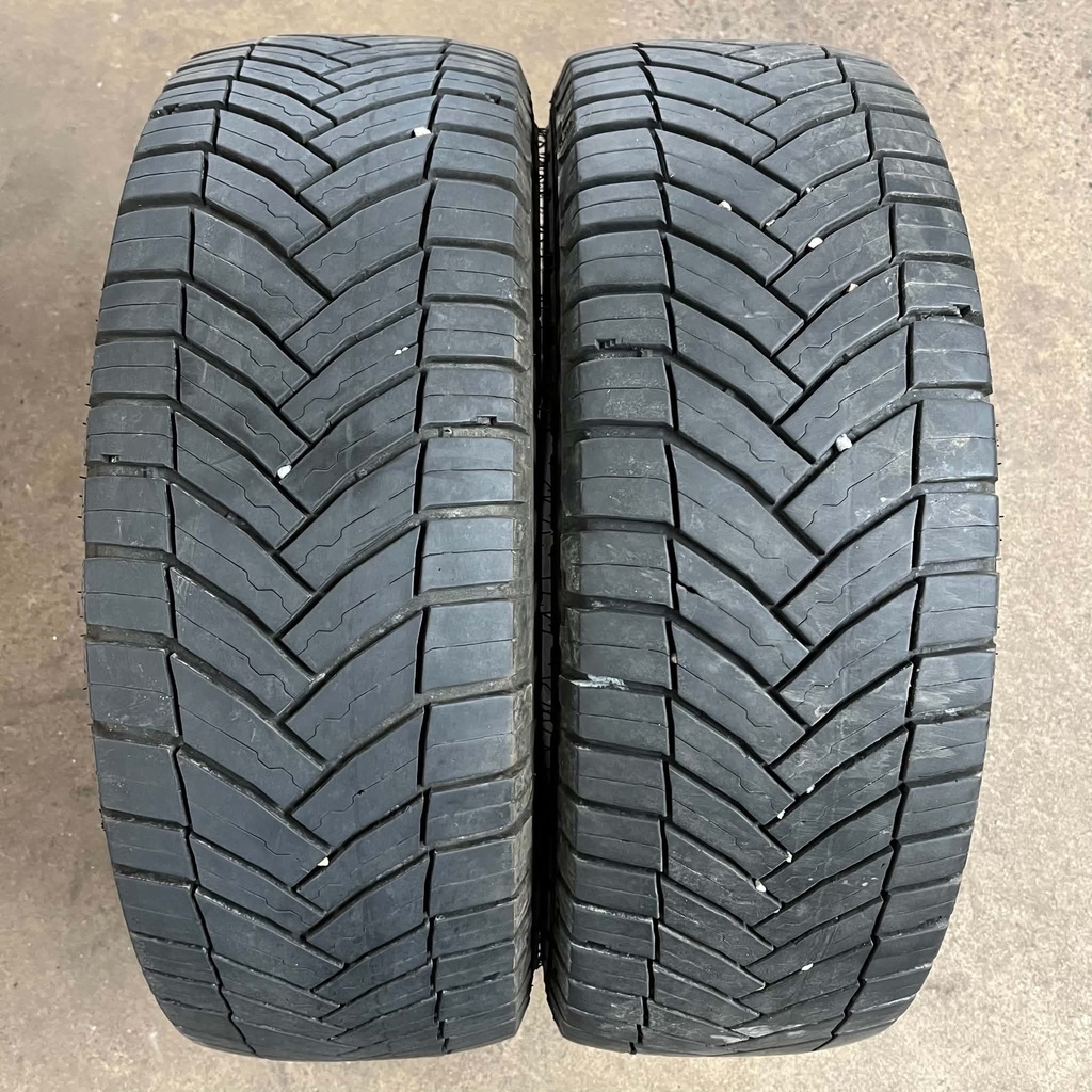 KÄYTETTY 215/70r15C Michelin Agilis CrossClimate (2 kpl)