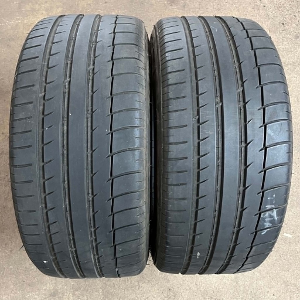 KÄYTETTY 235/40r18 Triangle Sportex TH201 (2 kpl)