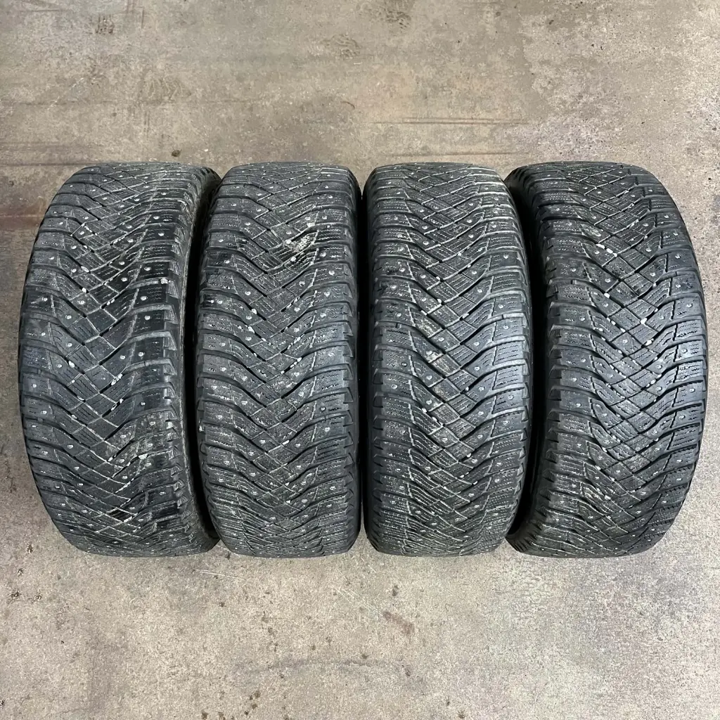 KÄYTETTY 205/55R16 Goodyear UltraGrip Arctic 2