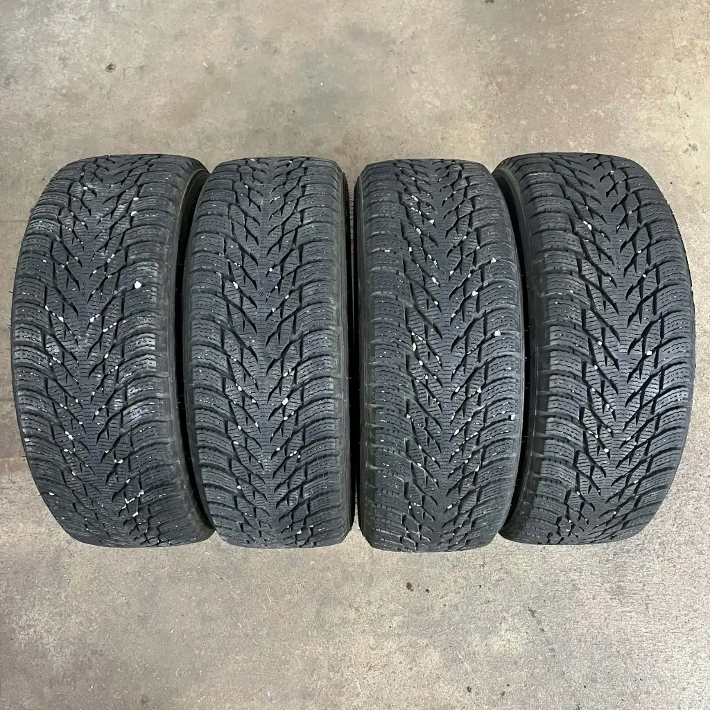 KÄYTETTY 215/55R17 Nokian Tyres Hakkapeliitta R3