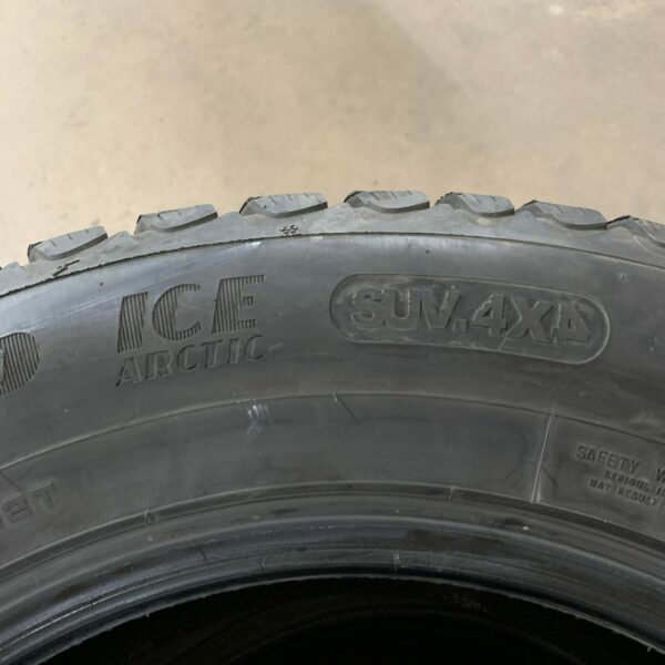 18" - 255/60r18 Goodyear UltraGrip Ice Arctic - Image 3