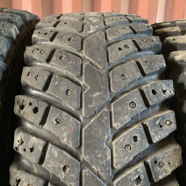 24" - 420/65r24 Nokian Tyres TRI 2