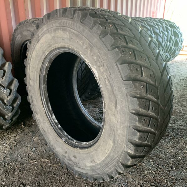 24" - 420/65r24 Nokian Tyres TRI 2 - Image 2