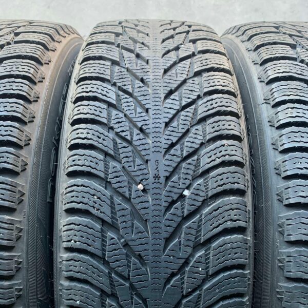 17" - 225/65r17 Nokian Tyres Hakkapeliitta R3 SUV - Image 6