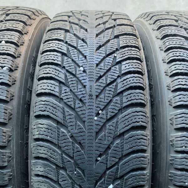 17" - 225/65r17 Nokian Tyres Hakkapeliitta R3 SUV - Image 5