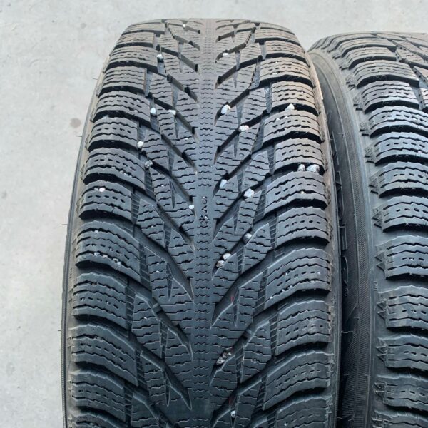 17" - 225/65r17 Nokian Tyres Hakkapeliitta R3 SUV - Image 4