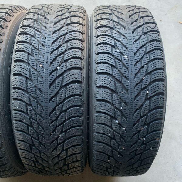 17" - 225/65r17 Nokian Tyres Hakkapeliitta R3 SUV - Image 3