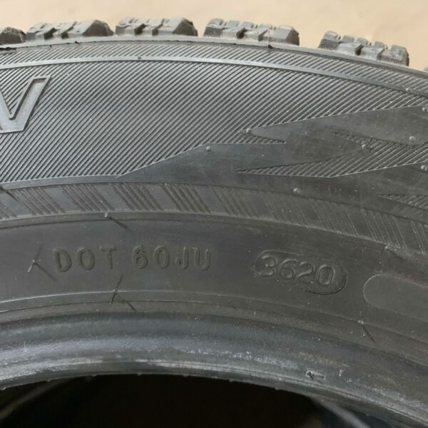 17" - 215/60r17 Nokian Tyres Hakkapeliitta R3 SUV - Image 9