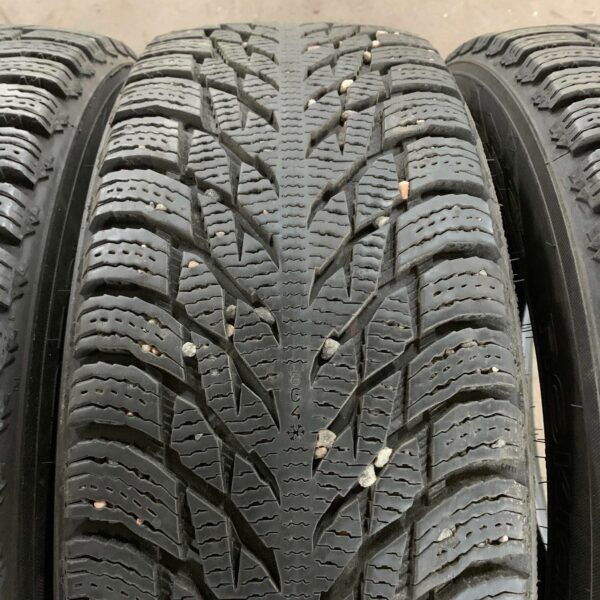 17" - 215/60r17 Nokian Tyres Hakkapeliitta R3 SUV - Image 6