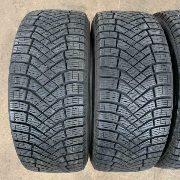 17" - 225/50r17 Pirelli Winter Ice Zero FR RunFlat - Image 2