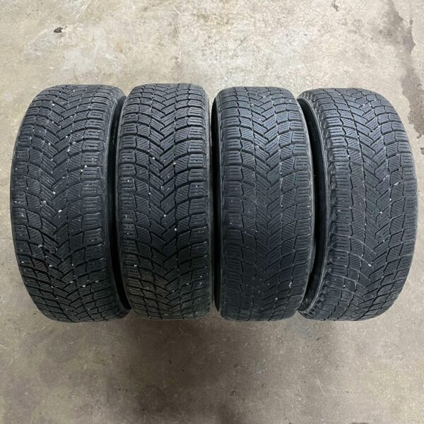 17" - 225/55r17 Michelin X-Ice Snow